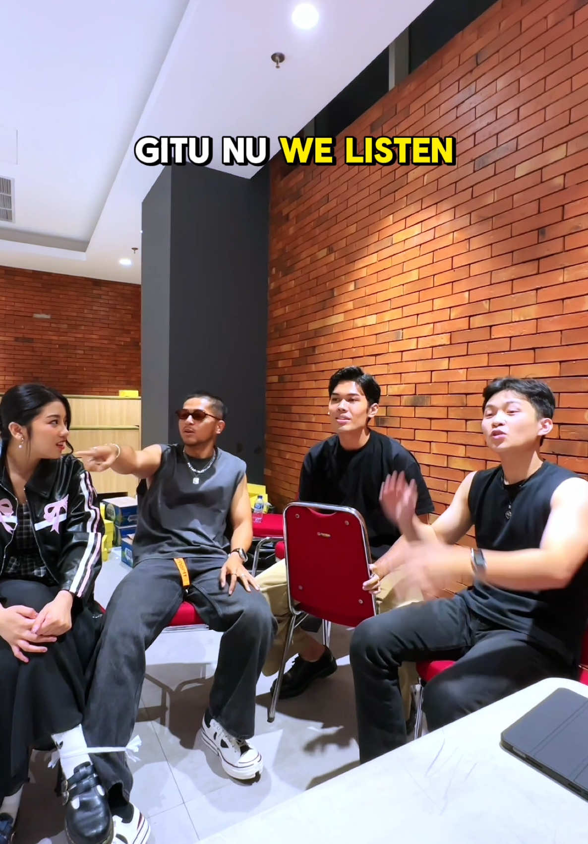 We listen we don’t judge 🤣🥹 trend yang ini agak mirip uji nyali yaa guys🕺🏻 tonton sampai habis yaa keseruan @Anggis Devaki @Mark Natama @Nuca dan @Samuel cipta 🙌🏼 #starhitsid #nuca #samuelcipta #anggisdevaki #anggis 