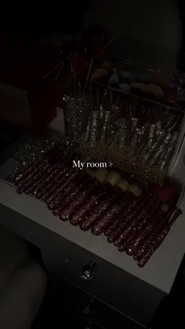Pink & Bling 🎀💕✨ #bedroom #RoomTour #asethetic #pinkroom #bling #hellokitty #makeup #beautyroom #vanity #glitter 