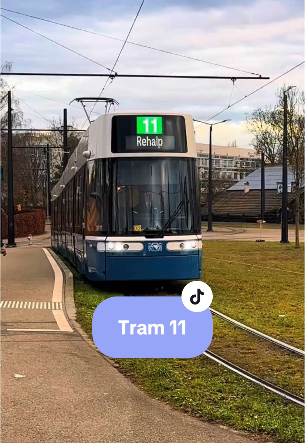 Tram Nr. 11 - dä Main Character✨🪩 #schweiz #zürich #tram #linie11 #vbz #maincharacter #fyp #CapCut - @nora 