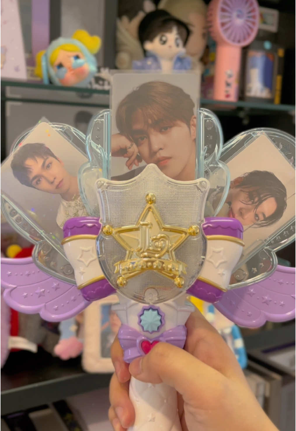 JAJAN PERENTILAN KPOP TERKIYOWO 2024 ✨✨✨ Sumpah gemes banget gakuattt mana ada bunyi2nya gitu awkwkwkw gemaaashhh 💗💗💗 Ini namanya Takara Tomy Police x Warrior Love Patrina! Love Pat Wing, belinya di ebay 😩😭 #lightstick #kpopers #merchandise #kpopmerch #photocard #cardholder #scoups #wonwoo #vernon #fyp #fyppppppppppppppppppppppp 