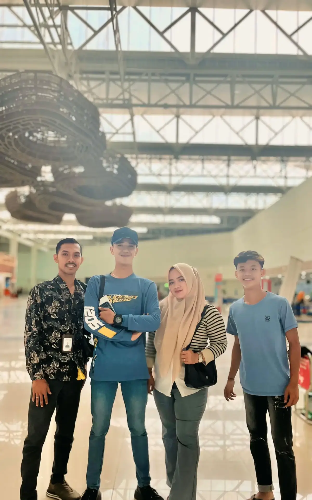 Keluarga baru.. matur suwon TIANG SAE😭🥺 KULO PAMIT NGEH🖐 @RyoSaputra_ @anissaatw_ @mhmmadroyann @NewBudoyomudo #budoyomudo #banggess #banjarbaru 