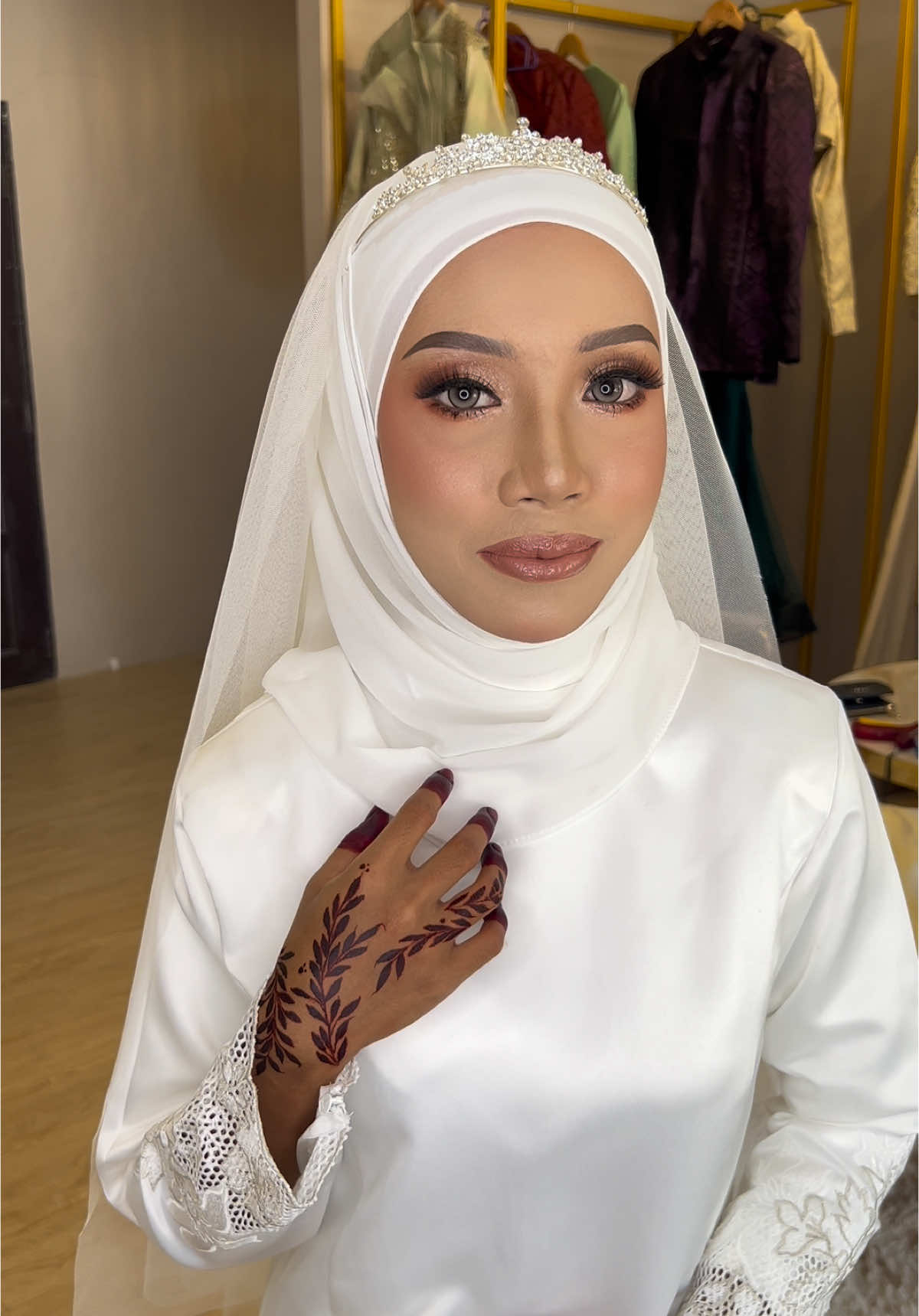 makeup nikah/sanding bella 🌹 anak arwah abg enang ni.. #cantiksekali #bellacantiksekali #muakedah #makeup #ezatyazmibridal #muakampung #fyppppppppppppppppppppppp #fypage #trendingvideo #makeuptransition #fypシ゚ #busana #busanapegantin #videoviral #butikpegantinutara #makeuptutorial #fyp 