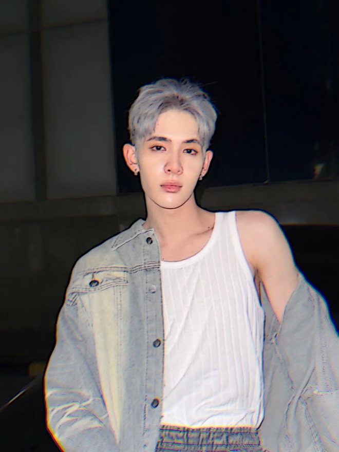 aduhh bang james😽 #thailand #thaienthu #jamessu #greyhair #christmas #newyear #newhair 