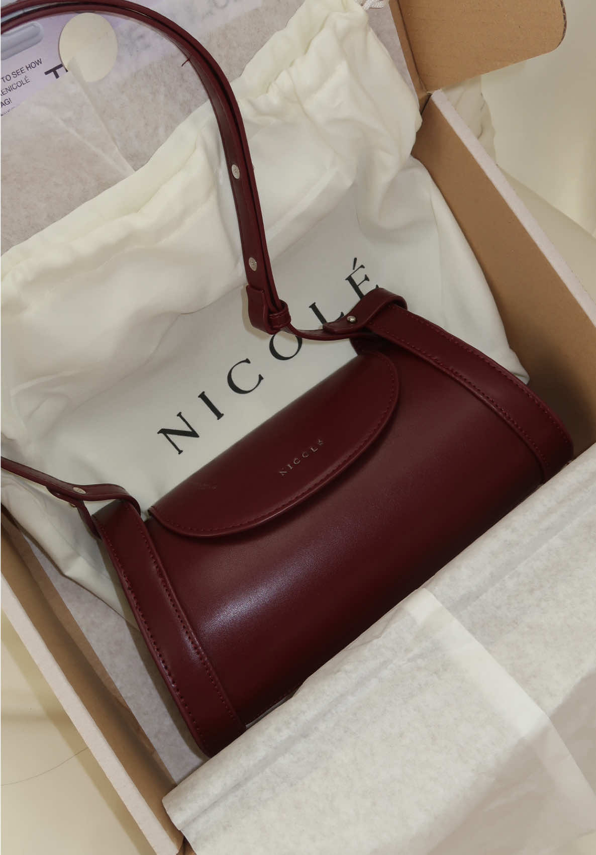 unboxing @NICOLÉ cyclinder bag 👝  #SlayLikeNicolé #redbag #cylinderbag #nicolébag #nicoléclique #bagrecommendation #fashiontiktok #bagunboxing 