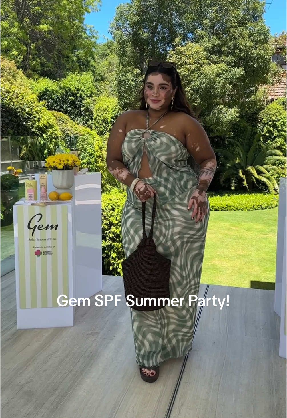 Please take me back to the sunny summer vibes for @Gem’s SPF celebration! 🌞🌺🩱🌊🌸 I’ve actually really been enjoying the Solar Screen SPF 50+ Hydrating Face Sunscreen Serum so thank you!  Wearing @faytlabel set (I adore this print) @commonry jewellery and bag & @DECJUBA sunnies!  Also how gorgeous is the location!  #spf #Summer #melbourne #vitiligo #vitiligoskin #spfismybff #sunprotection #skincare #sunny #summervibes @Tatenda Luna @talliyha 