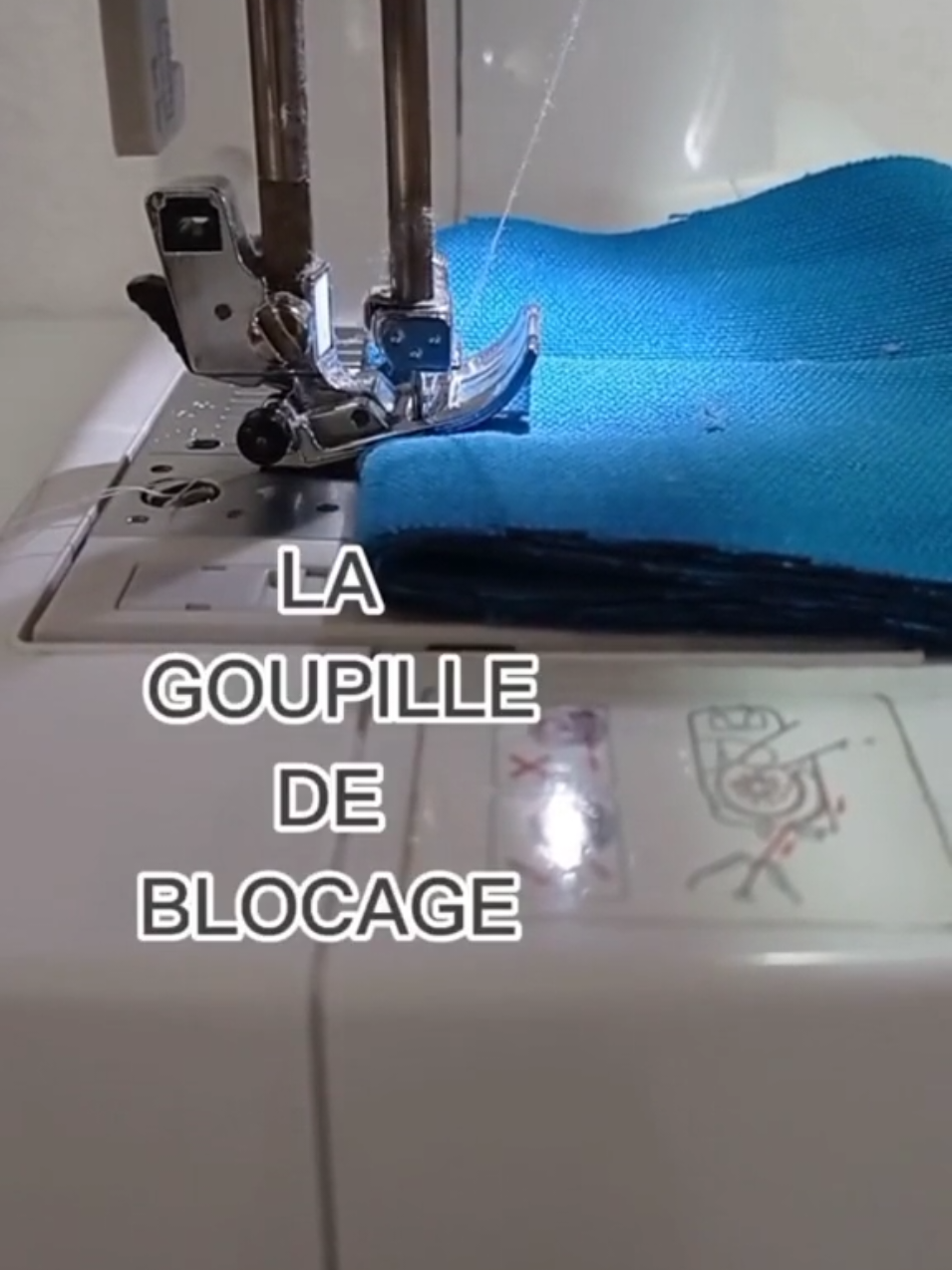 As tu ce petit bouton noir sur ton pied ?  Connaissais tu son nom ? et son utilité ? Bonne couture  #couture #couturedebutant #sewingtips #machineacoudre 