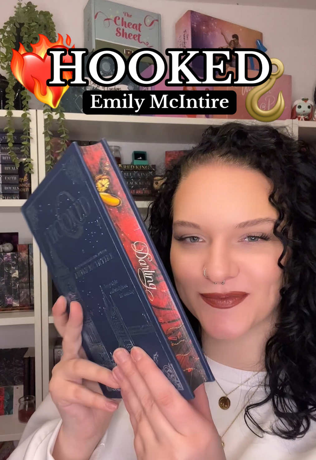 My favorite book of all time 🥹❤️‍🔥 i could reread this story all the time🥰🫀 @Emily McIntire  Thank you for the book @Aron's 📚Book 📖& ☕Coffee🛋️ ❤️❤️❤️ #BookTok #booktoker #hooked #emilymcintire #hookedemilymcintire #booktokcommunity #bookshelf #bookrecommendations #darkromance #darkromancebooks #darkromancereads #darkromancebooktok 