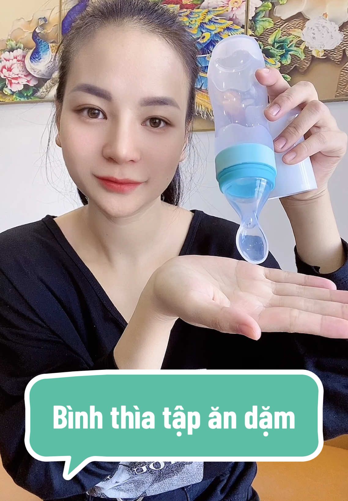 Bình thìa ăn dặm silicon cho bé. Giúp con ăn dặm tiện lợi và vệ sinh mẹ nhất định phải có trong list đồ ăn dặm nha.#lammecungthuy #mebimsua #binhthiaandam #binhsilicon #mebimsuachamcon #mebimchamcon #embe #beyeu 