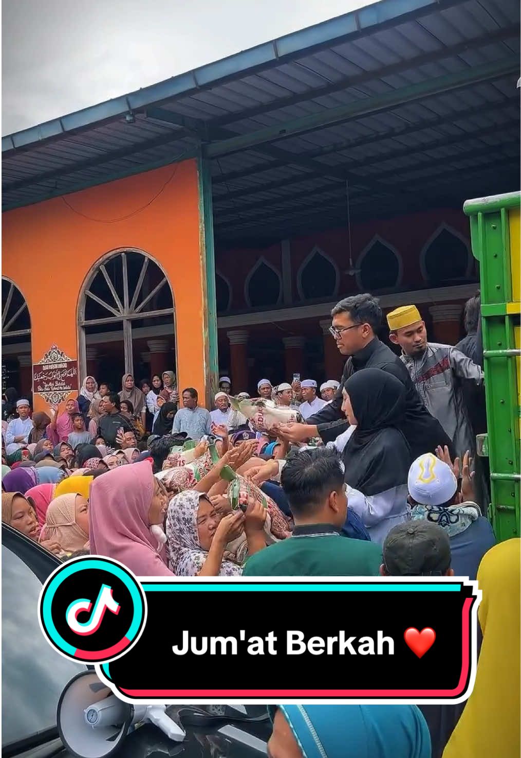 MasyaaAllah Bang Joy Pernah 10 Tahun tinggal di Ciseeng-Parung Terharu Melibat Papi Berbagi Kebahagiaan Disana Bahkan Membagikan Paket Umroh untum Santri di Pondok Pesantren Nurul Iman 🥹🥹🥹 MasyaAllah Berkah Papi 🥹🤲🏻 @Putra Siregar  #fyp #jumatberkah 