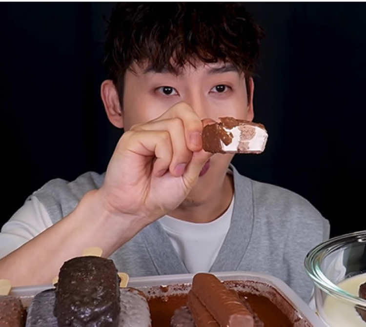 KitKat Oreo Chocolate Bar With Tiramisu ChocoCake MukBang! #asmr #asmrvideo #mukbang #bonggil #mukbangbonggil #asmrsegments #food #asmrfood #foodblogger #koreanfood #foodchallenge #eatwithbonggil #tiktokfood #foodvideo #foryou #fyp #foryoupage #fypシ゚viral #explore #yummy 