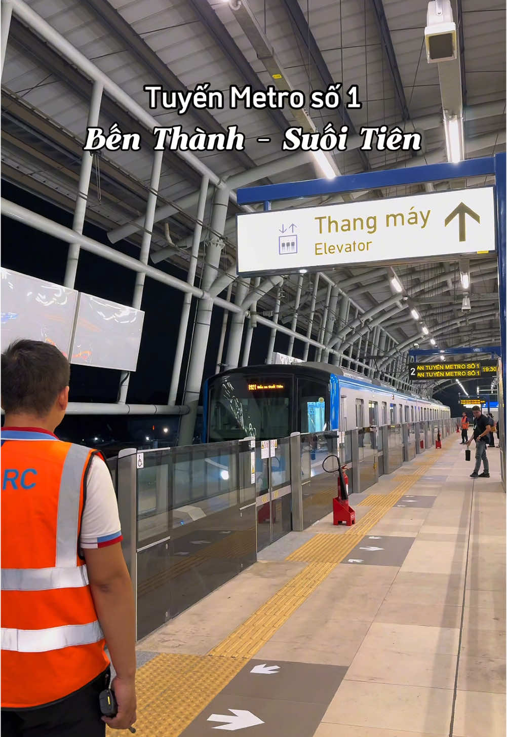 Cuối cùng tôi cũng được trải nghiệm chuyến tàu điện ngầm số 1 Thành phố Hồ Chí Minh rùiii. Tuyến Metro số 1 Bến Thành - Suối Tiên (Đường sắt đô thị Thành phố Hồ Chí Minh) chính thức vận hành vào ngày 22.12.2024. Và người dân sẽ được miễn phí vé trong 30 ngày vận hành (từ ngày 22.12 đến ngày 20.01.2025) đó nhaaa. Đến checkin thui mng ưi ✨ #ranhladi #ranhladichoi #travel #dulich #dulichtiktok #xuhuongtiktok #LearnOnTikTok #kinhnghiemdulich #fyp #fypシ #fypviral #xh #metro #metro1 #metroline1 #metrosaigon #metrohochiminh #metrobenthanhsuoitien #taudienngam #diadiemhenho #view #saigon #CapCut 