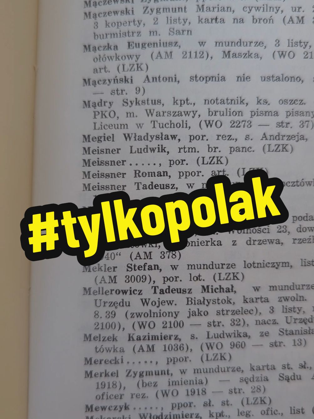 #tylkopolacy #czegonierozumiesz od jakiegoś czasu pod moimi filmami pojawia się zadziwiająco dużo komentarzy w rodzaju Mentzen to nie Polak Braun to nie Polak i tylko Polacy powinni rządzić w Polsce tylko Polacy mają prawo cokolwiek robić w Polsce Polska dla Polaków i tak dalej jeżeli nie zrozumiałeś o co chodzi mi w tym filmie to chcę ci po prostu wyjaśnić krótko raz na zawsze nie jest ważne Jak masz na nazwisko nie jest ważne kim byli twoi przodkowie co jest ważne to to że twoje życie poświęcasz dla kraju który jest dla ciebie najważniejszy jeżeli tym krajem jest Polska jesteś Polakiem.