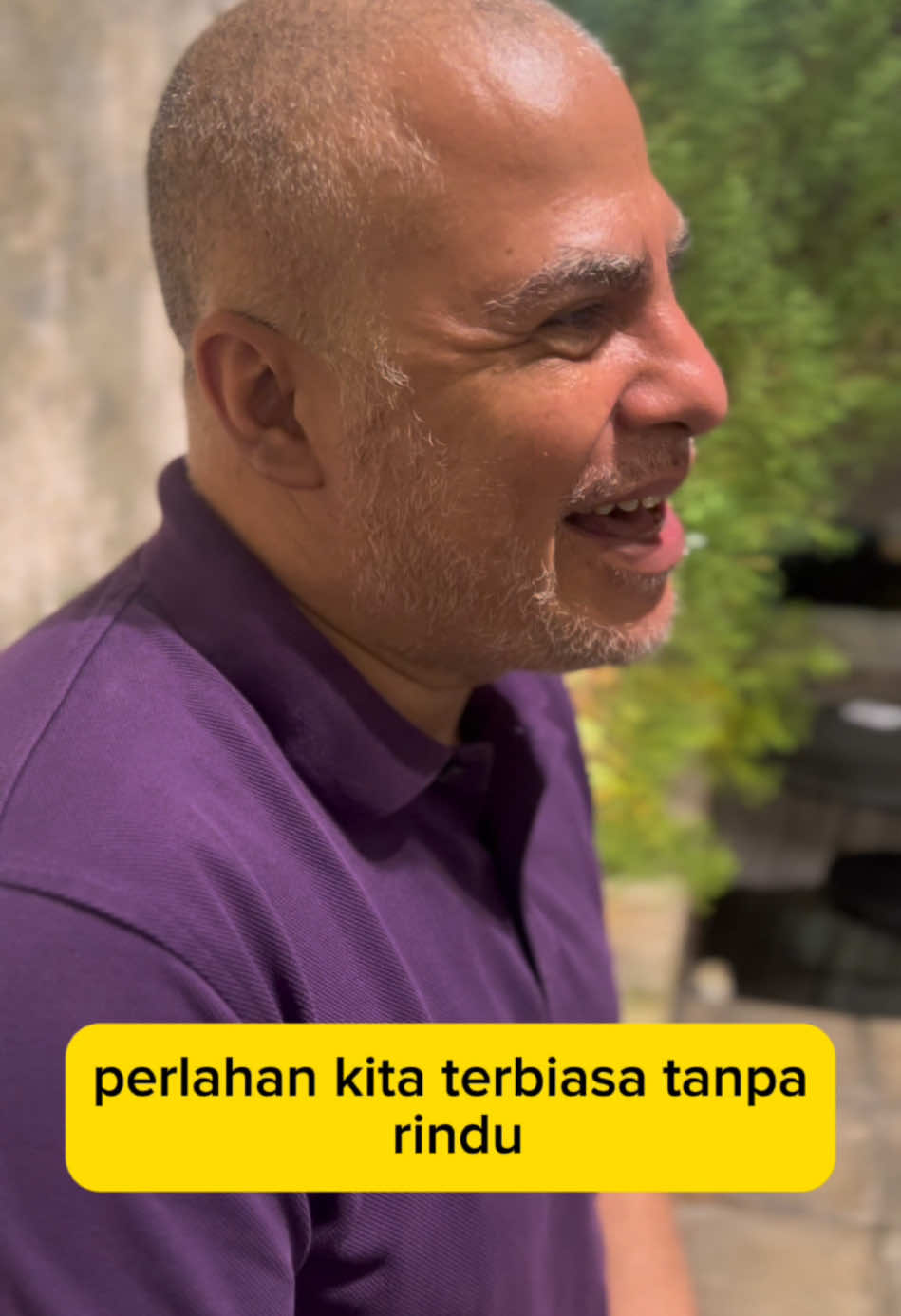 Perlahan kita terbiasa tanpa kabar,perlahan kita terbiasa tanpa rindu dan perlahan kita terbiasa utk saling melupakan #tanpakabar #melupakan #terbiasa #rindu #kangen 