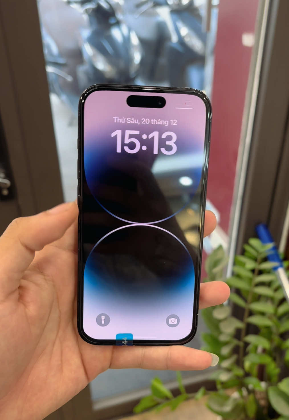 Là mười bốn pro nhưng mà nó lạ lắm ae có nhận ra được gì k #iphone #14pro #tiktok #fyp #applehome99 #anhbantaostore99 