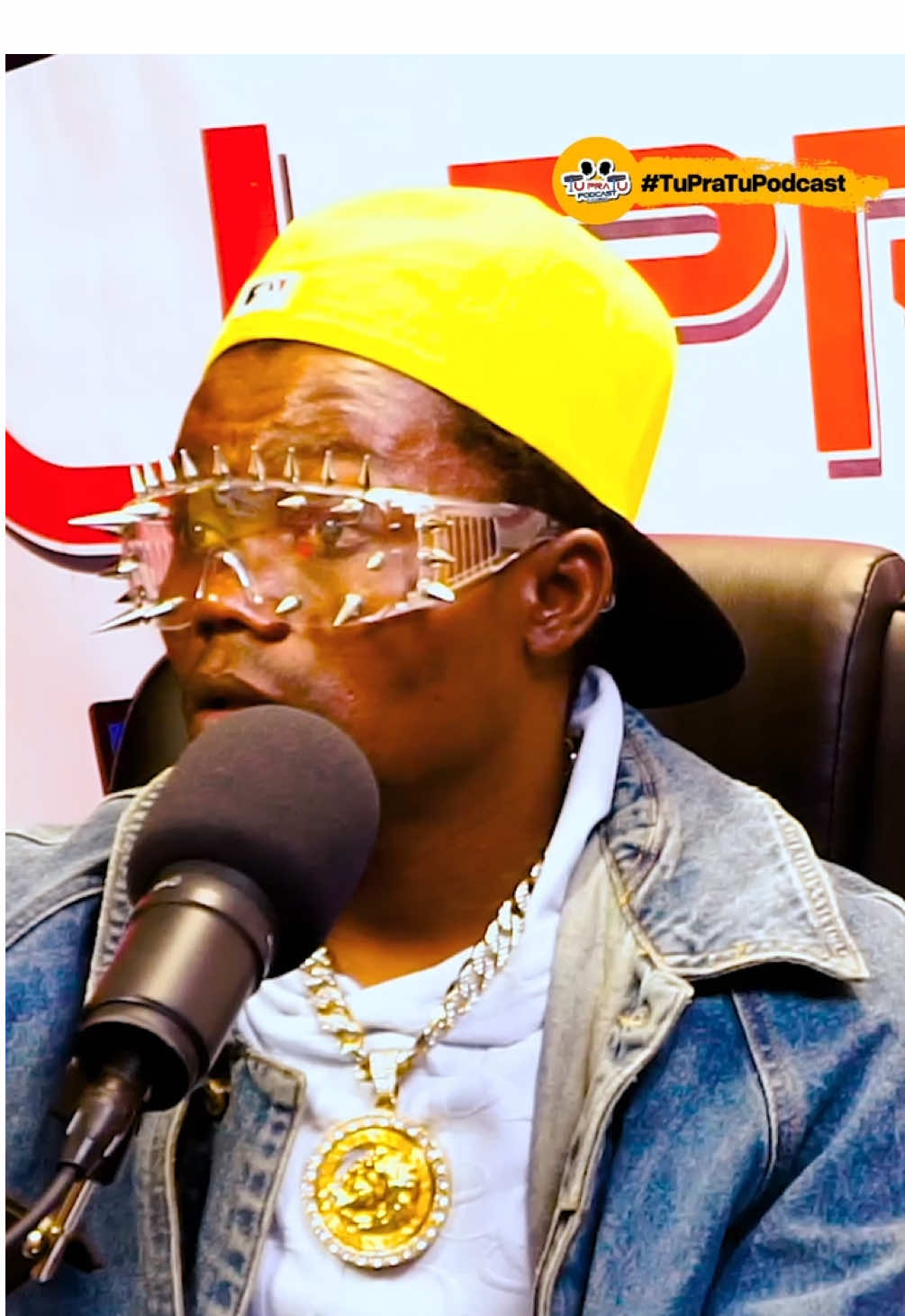 No nosso mais recente #TuPraTu 🎙️, o @Lil Wayne de Moz Oficial 🇲🇿 destacou a importância da auto valorização dos artistas Moçambicanos. Para ele, não é justificável que um artista com muitos anos de carreira enfrente dificuldades para adquirir um 📲. Concordas com Lil Wayne de Moz? #podcast #corte #funny #viral #fyp #moz #moçambique #nampula
