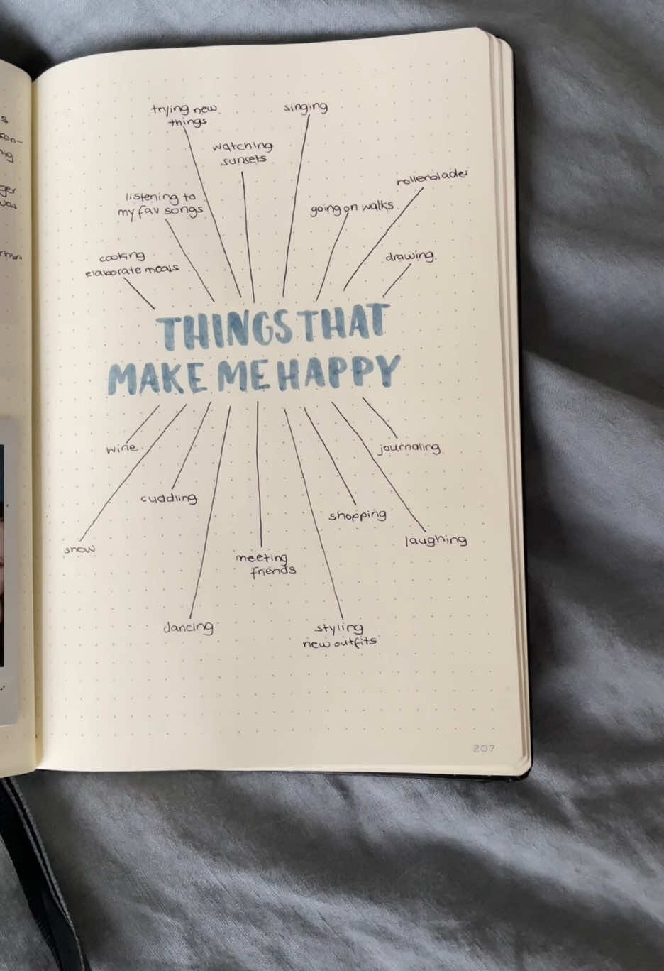 beginner friendly journal page idea about the things that make you happy #day19 #journaling #journalpage #bulletjournaling #happiness 