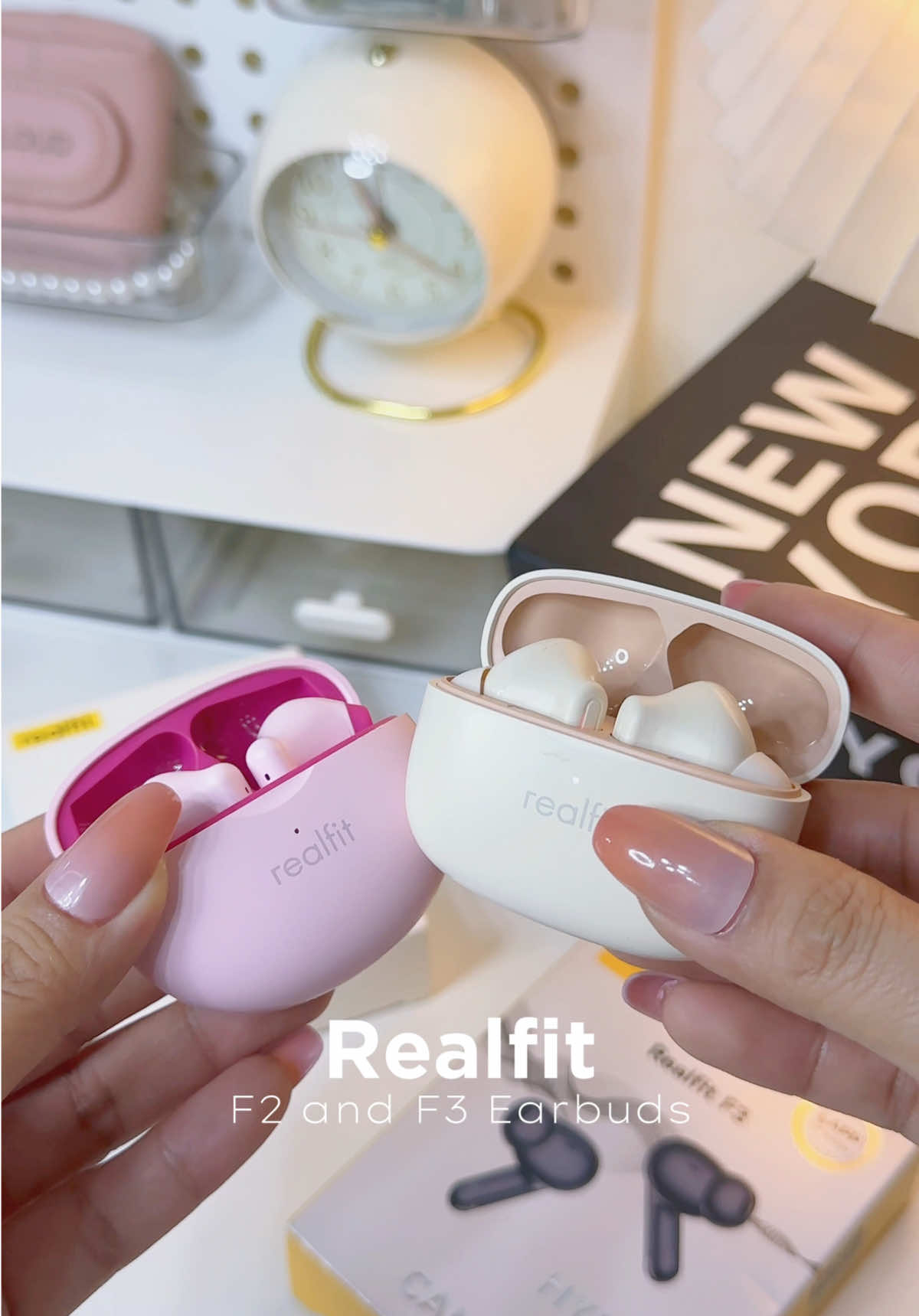 Music and fashion go hand in hand, just like this earphones and style. 🎶🤍✨🎧 #earphones #earbudswireless #wirelessbluetooth #realfitf3 #realfitf2 #tiktokfinds #fyp #musictok 