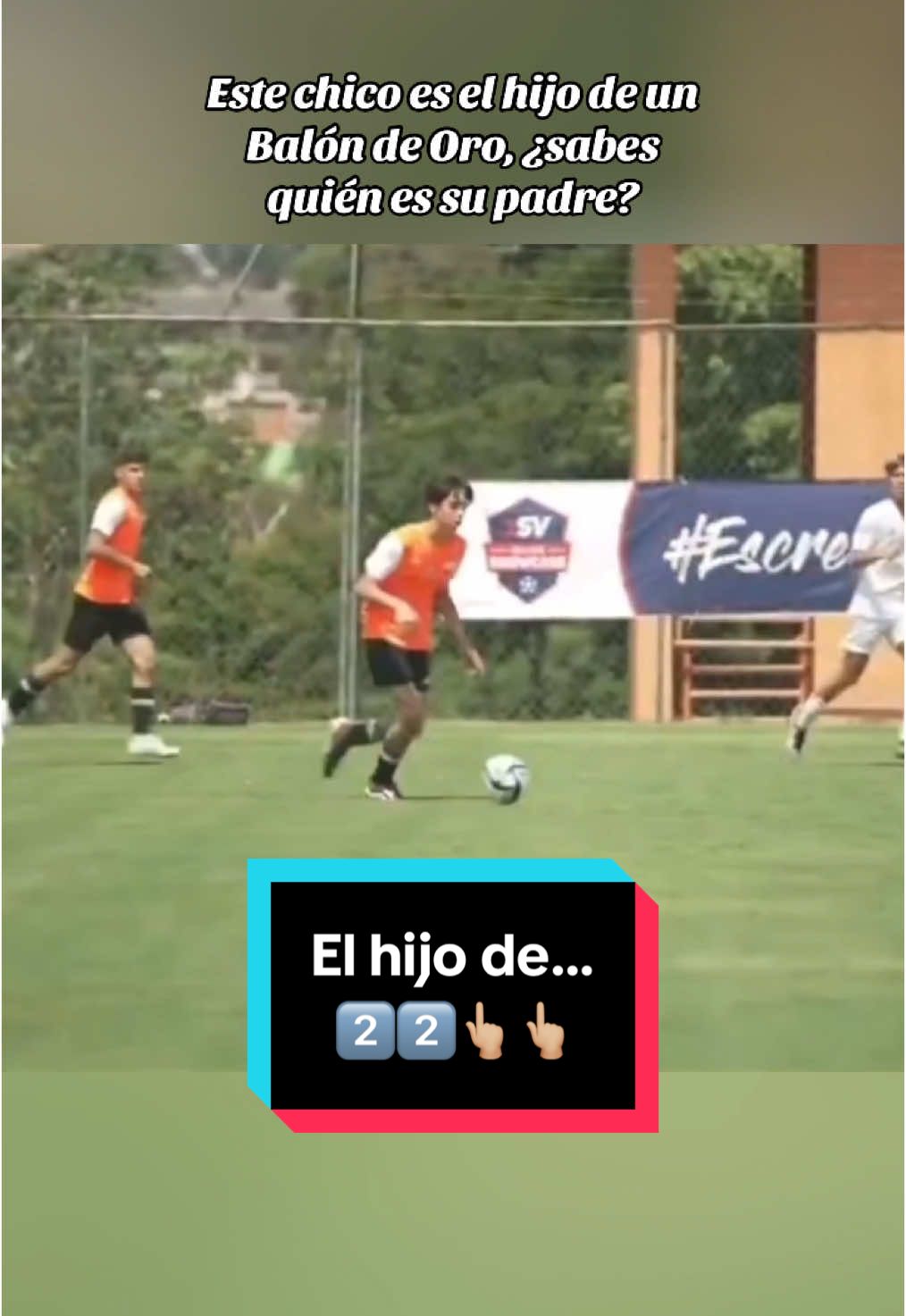 Corre IGUAL que su padre. Descubre quién es al final del vídeo. #tiktokfootballacademy #deportesentiktok #tiktokfootballvideos #realmadrid #milan #kaka #balondeoro #ballondor #brasil #brazil 