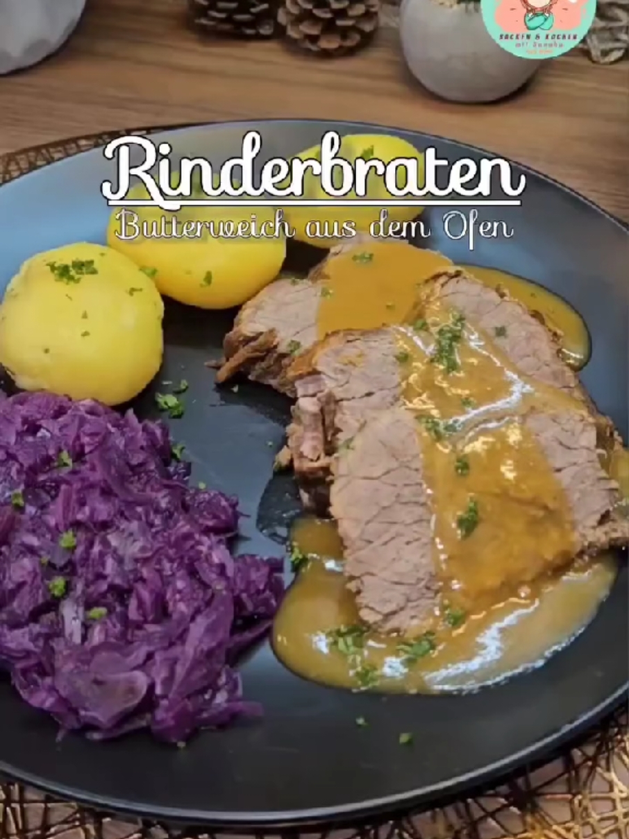 Rinderbraten butterzart aus dem Ofen Weihnachtsbraten: Schnell & einfach Zutaten: 1,5 kg Rinderbraten 1 EL Margarine/Butterschmalz 1,5 EL Senf, 2 TL Salz, 1/4 TL Pfeffer, 1 TL Paprika edelsüß 1 EL Gemüsebrühe, 1 EL Tomatenmark, 2 Lorbeerblätter 2 Zwiebeln, 2-3 Knoblauchzehen, 2 Möhren, 1/4 Sellerie, 1/2 Stange Porree 1 Liter Brühe (optional: 250 ml durch Traubensaft ersetzen) 2 EL Mehl Zubereitung: Fleisch mit Senf & Gewürzen einreiben (2 Std. ruhen lassen). Gemüse klein schneiden. Fleisch in einem Bräter kurz scharf anbraten, herausnehmen. Gemüse ebenfalls anbraten, Tomatenmark & Lorbeerblätter zugeben, ablöschen (Brühe/Traubensaft). Alles aufkochen, dann über das Fleisch geben. Gut abdecken und bei 170°C O/U (150°C Umluft) ca. 2 Std. schmoren. Fleisch entnehmen, 15 Min. ruhen lassen. Brühe absieben, etwas Gemüse pürieren und in die Brühe einrühren. Mit Mehlwasser andicken. Fleisch aufschneiden, mit Soße, Kartoffeln & Rotkohl servieren. Viel Spaß beim Nachkochen! #rinderbraten #weihnachtsbraten #selbstgemacht #food #sanuba #fyp #tiktokfood #instafood #viral #fypシ #viralvideo #foryourpage #fürdich #hausmannskost #kochen