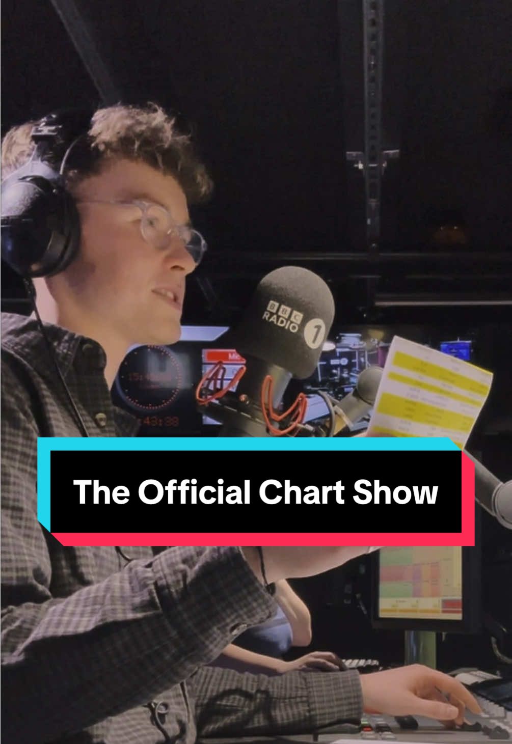 counting down the festive chart ✨ inside your radio @bbcradio1, moments before we announced the UK’s @officialcharts Number 1 on Friday 👀 find out today who will take the Christmas Number 1!  @sam macgregor @DANNI DISTON  #officialchart #chartshow #bbcradio1 #wham #christmas
