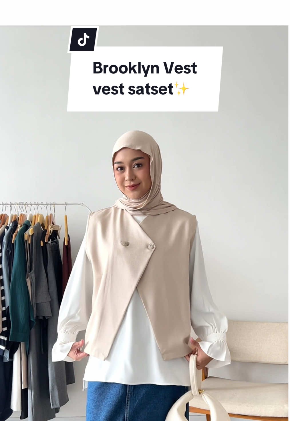 Brooklyn Vest ini memang ter-sat-set kalau bingung pake apa, look casual n elegant! gemes bgt deh pokonya☺️ #fyp #OOTD #outfit #outfitideas #hijabstyle #fashion #ootdhijab #mixnmatch #ootdfashion #outfitideas 