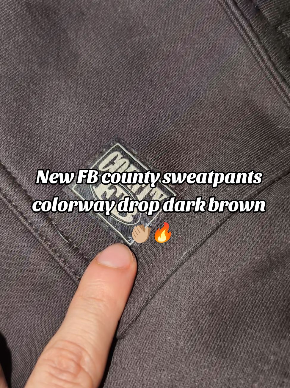This is by far my favorite color to wear this season 🔥👏🏼 @FB County  #fbcounty #chicano #cholo #baggypants #sweatpants #cholostyle 