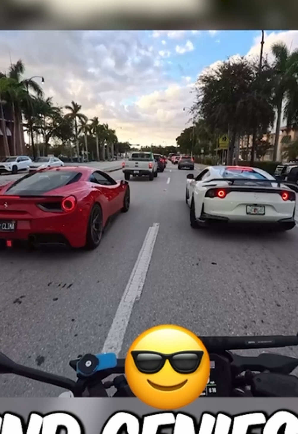 Zwei durchgeknallte Ferrari Fahrer  #davidbost #motorrad #catchmeifyoucan