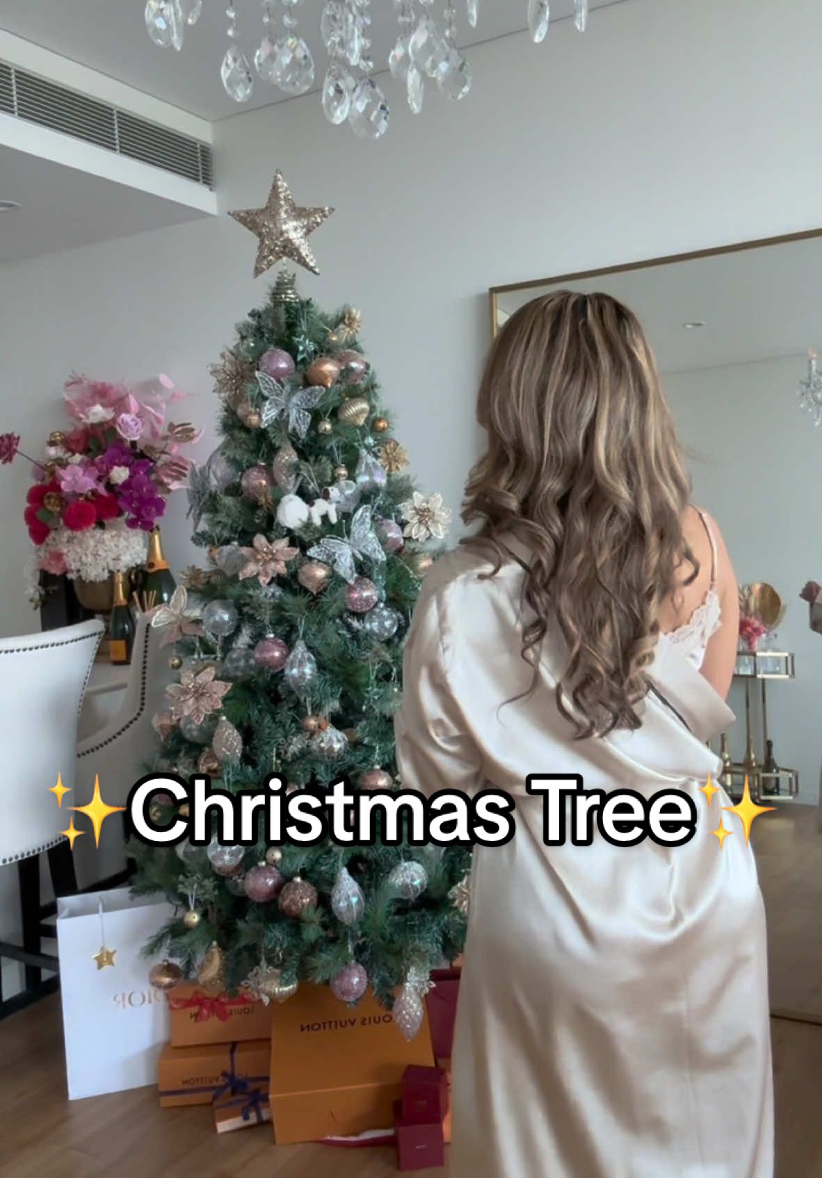 CHRISTMAS TREE #fyp #fypシ #fypp #fypシ゚viral #christmas #christmastree #transition #smoothtransition #christmastiktok #luxury #luxurytok #luxuryhomes #girlyapartment #housedecoration #christmasdecor #makeup #makeuplook #christmastreedecorating #BeautyTok #beauty #louisvuitton #dior #luxurygifts #louisvuittonchristmas 