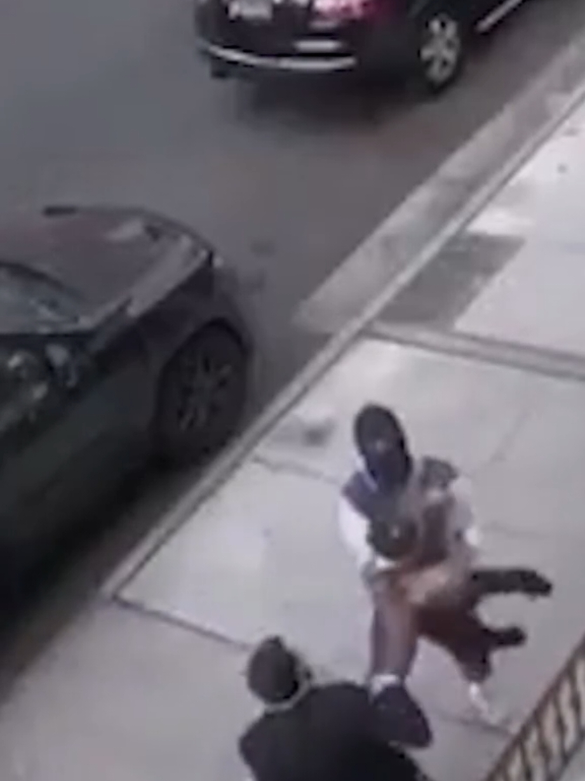 A masked man in Brooklyn, New York was caught on surveillance camera trying to kidnap a six-year-old Hasidic boy from his father's arms. Stephan Stowe, a 28-year-old alleged g*ng member has 33 prior arrests and has now been charged with attempted kidnapping, acting in a manner injurious to a child, and harassment. ◦ Shmira Public Safety #news #crime #newyork #nyc  #brooklyn 