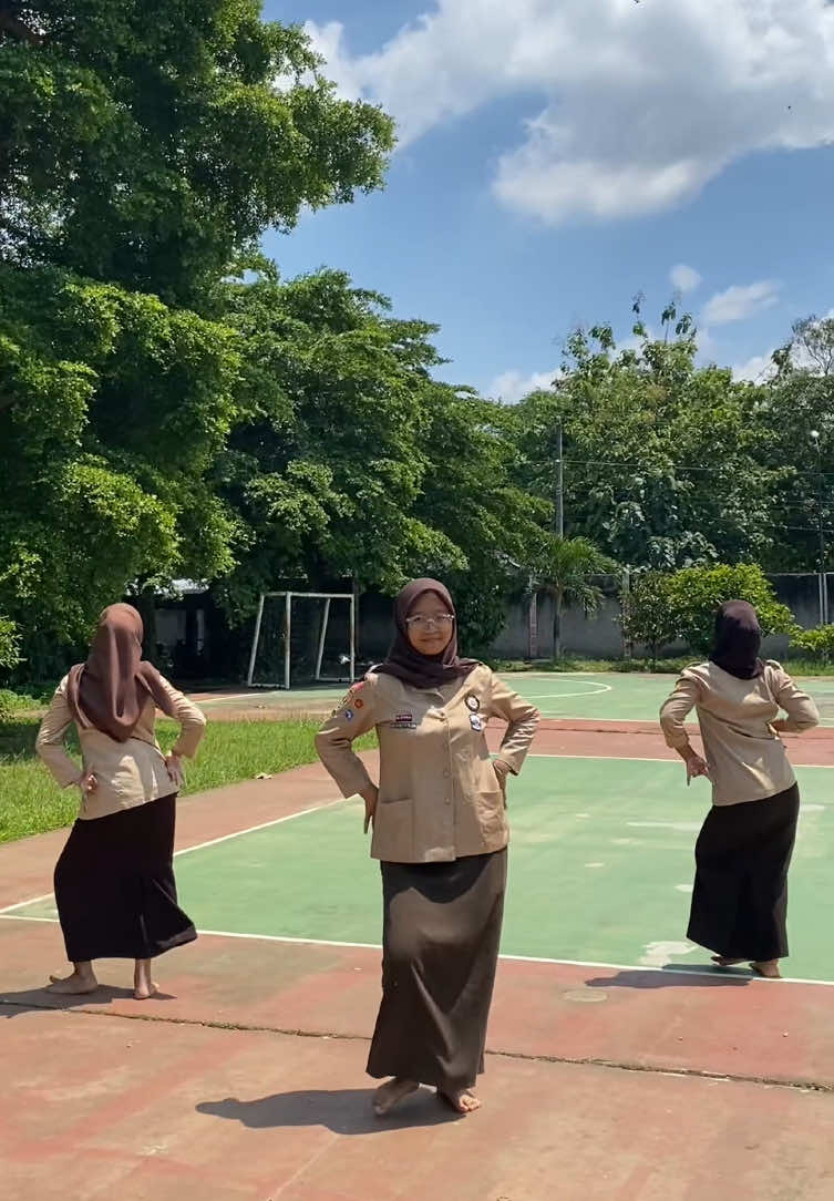 nggeolll pisann pokoke lurr 💃🏻 | dc by : yg fyp #fyp #dance #tari #smanegeri1banyumas #senitari #langenbeksaadhikara #fypシ゚viral #berandafyp #tariindonesia #tarikreasi #pengennesugihbondo #sugihbondo 