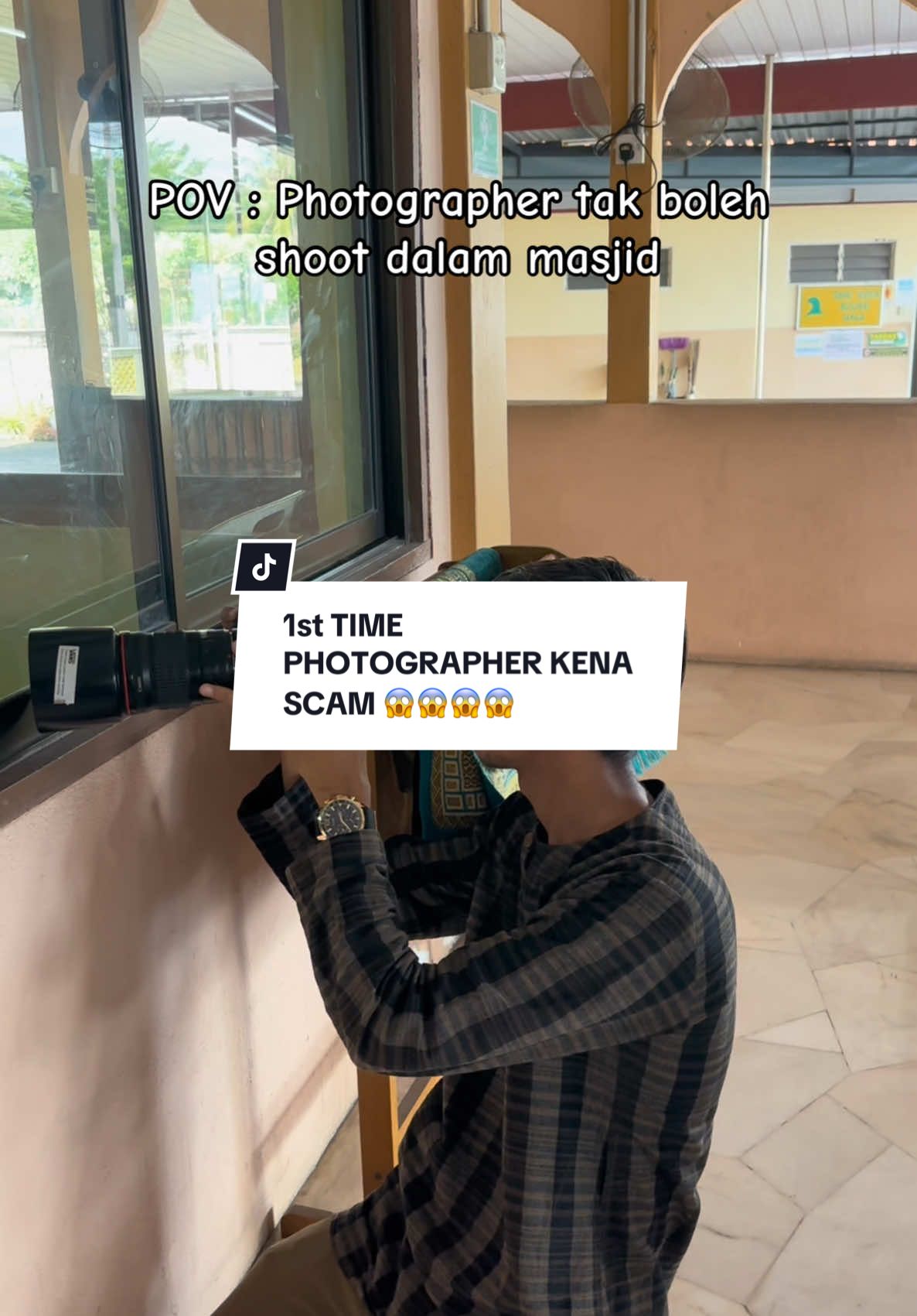 Kesian abang2 photographer kita 😜 … apa2 pn kita try usaha shoot mcm sniper ataupun swiper ahahaha … demi memotret kenangan pgntin kita buat jugak 👀😛 … jangan kecam setiap tempat ada peraturan jd kita ikot jelaaa . jgn tnya masjid mana, ytjt🙌🏻 #fyppageforyou #fyp #pengantinviral #photographersoftiktok #photographerviraltiktok #photographerkulim #photographerpenang #photographerkahwin 