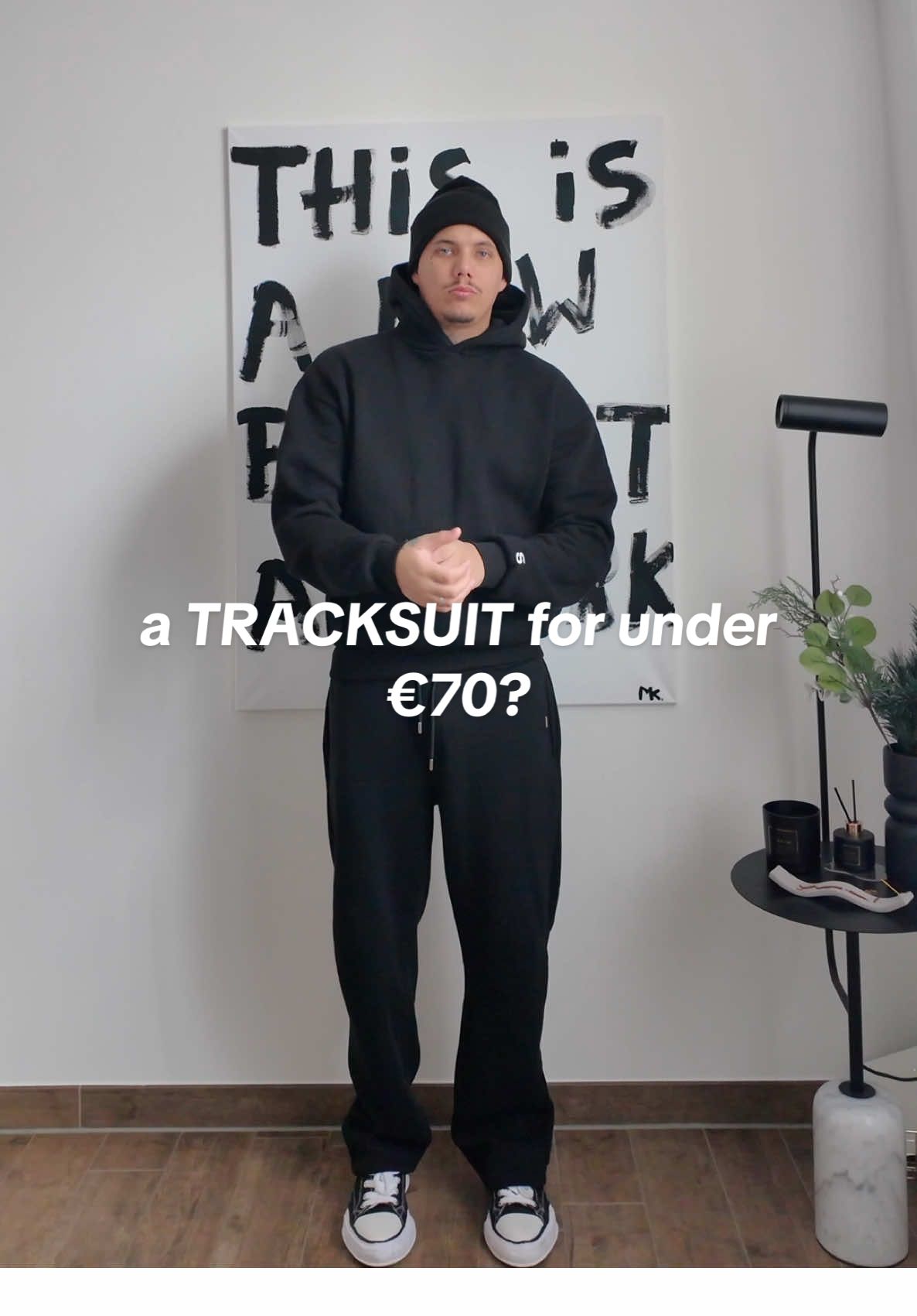 Leute, ihr wollt den perfekten Tracksuit für den Winter? 🔥 Schwarzer Tracksuit von Statement – beste Qualität für unter 70 Euro! 😍 Egal ob Gym, chillen oder Streetstyle – damit seid ihr immer fresh unterwegs. Holt ihn euch, bevor er weg ist! 🖤🔥