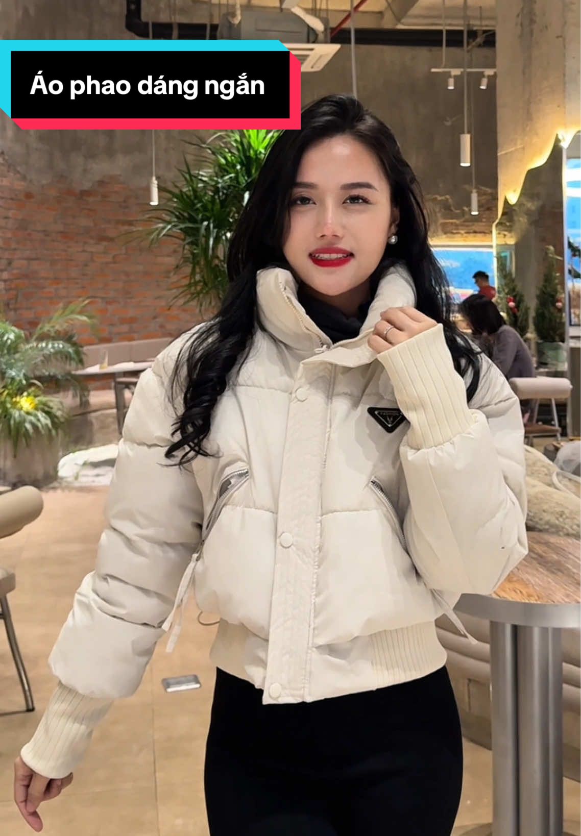 Áo phao dáng ngắn vừa ấm vừa xì tin #aophaonu #aophaocrt #aophaodangngan #aophaohottrend #thoitrangtiktok #thoitranghotrend #viraltiktok #thoitrangnu #xuhuongtiktok #thoitrangxuhuong #viralvideo #thoitrangthudong 