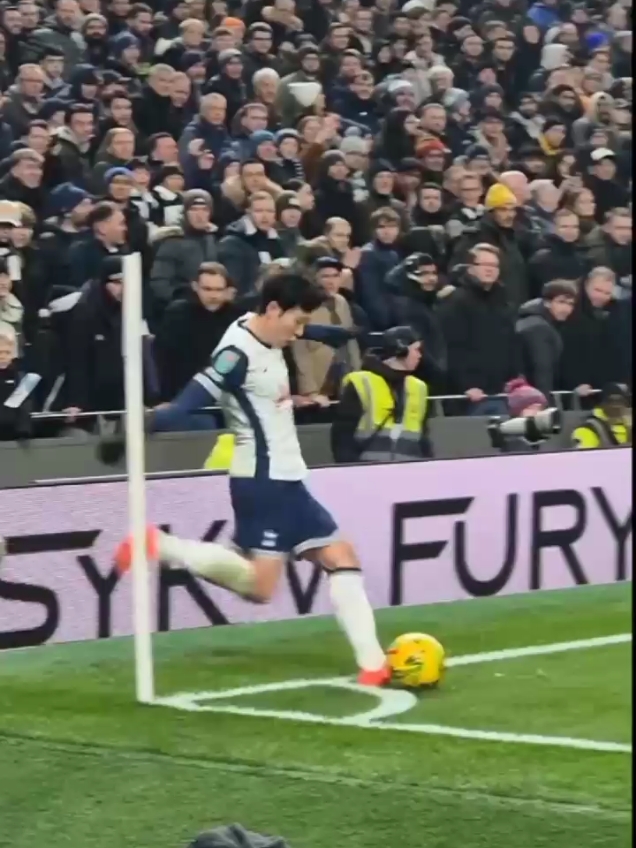 Heung Min Son today goal directly from a corner 🥶