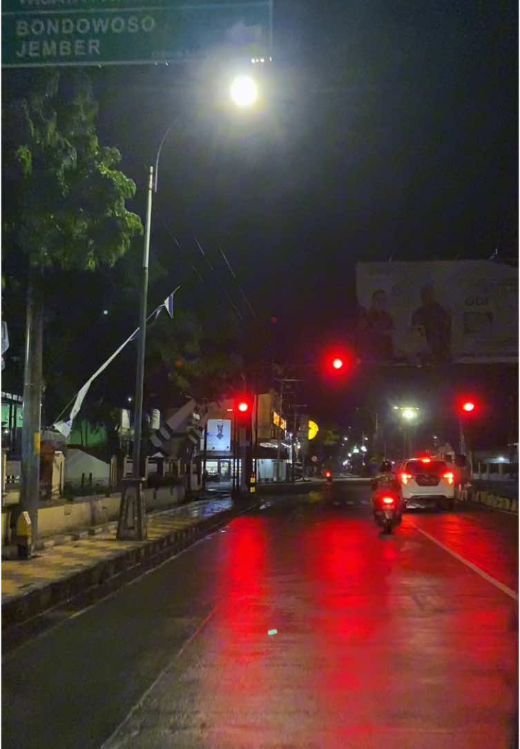 Pov motoran malam hari di Situbondo sehabis hujan🍃🌧️ . #situbondo #pesonasitubondo #situbondojawatimur #fyp #fypシ゚ #masukberanda 