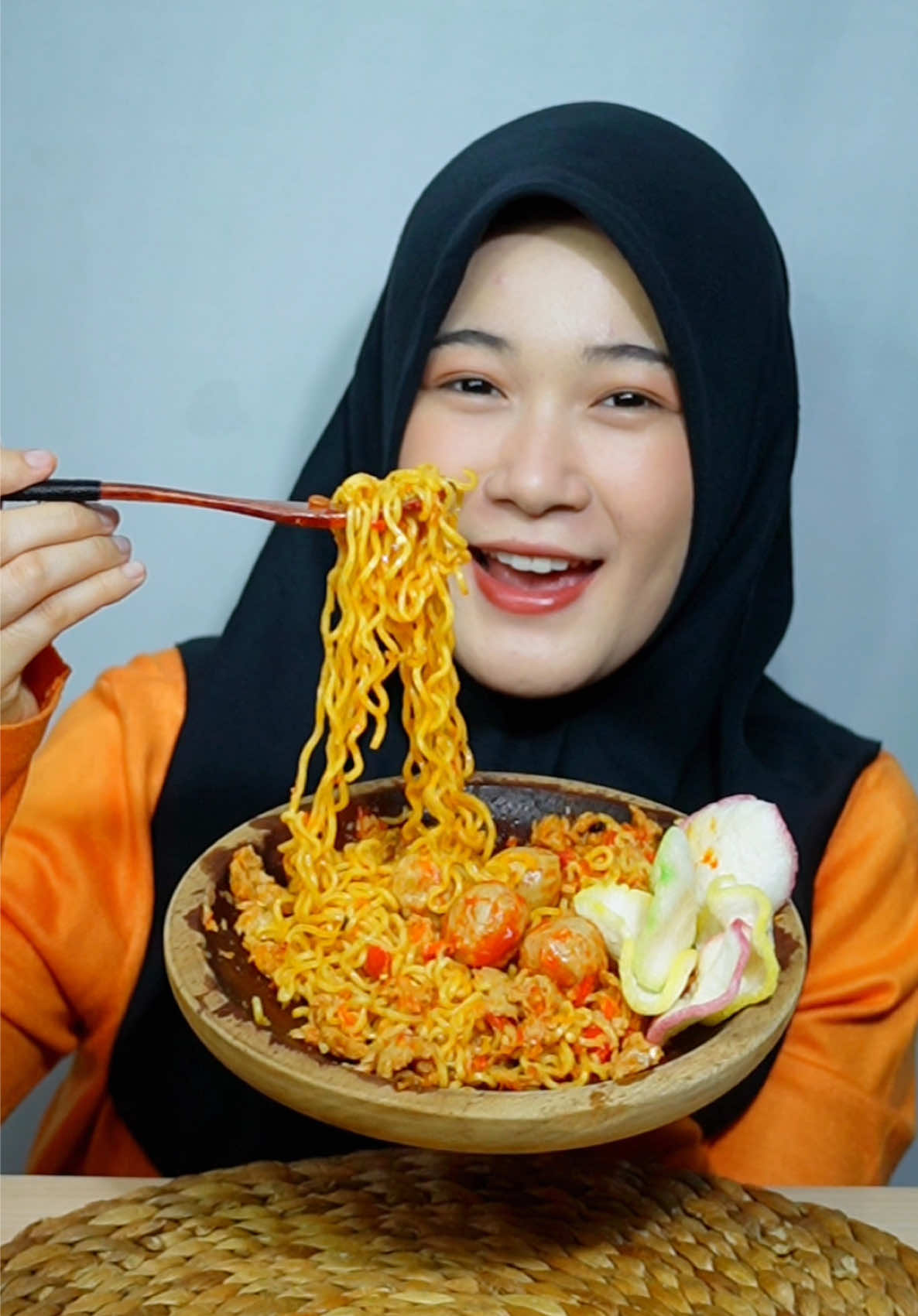 MELEDAK BANGET PEDESNYA 🤯🌶 #miebaksogeprek #inicia #iniciamukbang #miepedes #asmr 