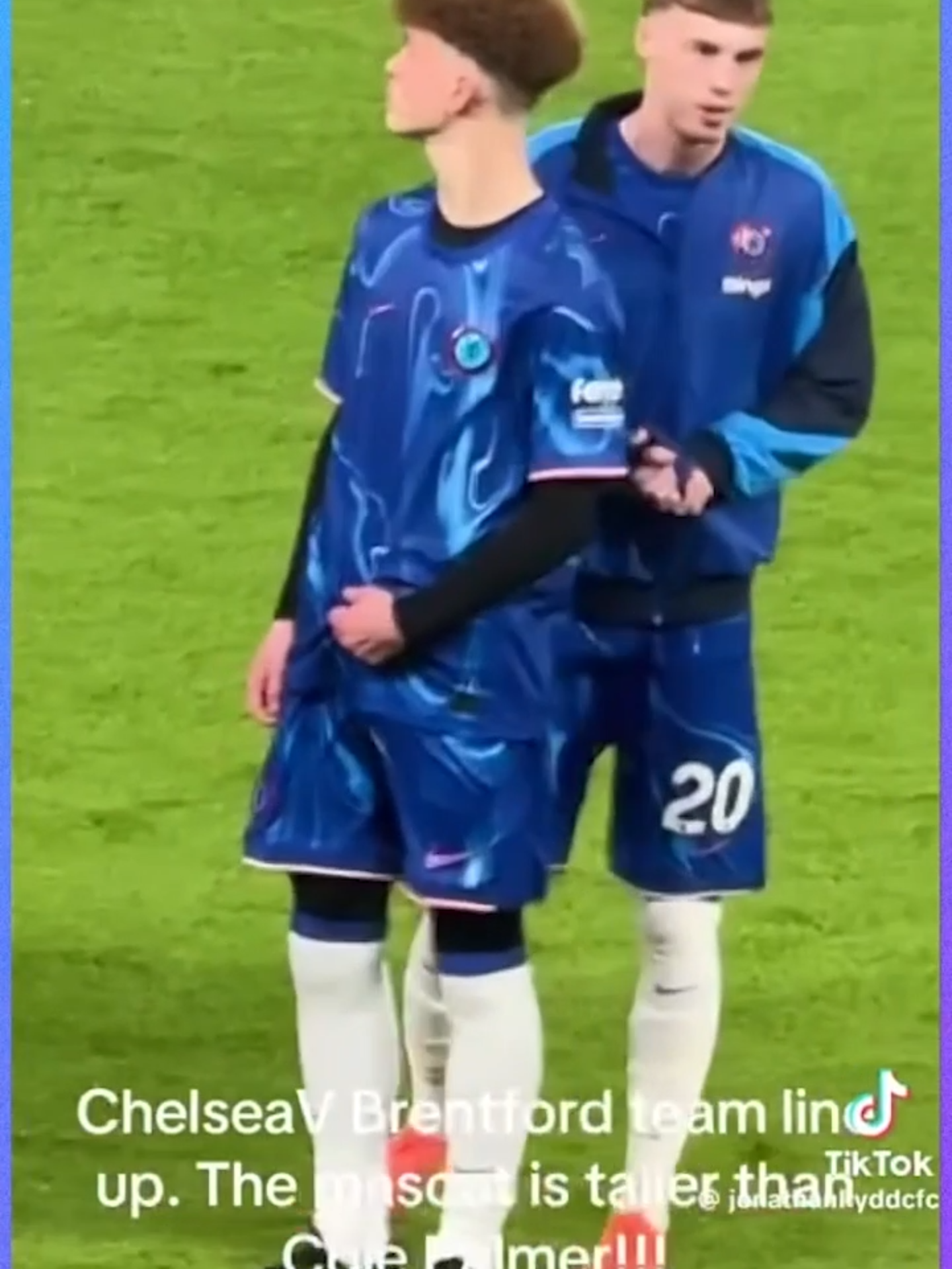 Pero cómo sacan a Palmer con un chaval más alto que él 😂😂😂😂😂😂😂 #ErasmusFC #Palmer #Chelsea #Futbol #deportesentiktok #tiktoksports #tiktokfootballacademy #PremierLeague #DAZN