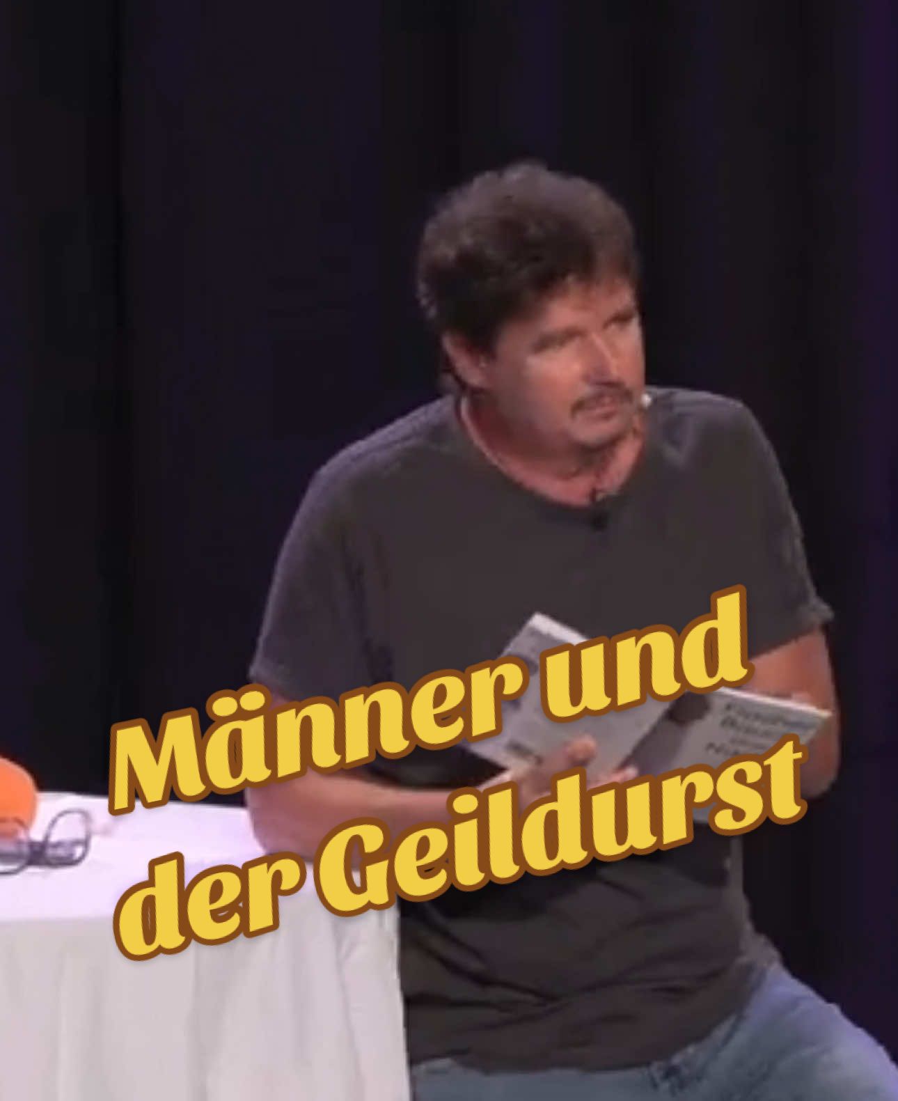 Männer sind keine Rätsel – wir sind ein einfacher Baukasten: 30% Müdigkeit, der Rest geil und hat Durst. 🤷‍♂️ Aber hey, dafür immer ehrlich! #müdigkeit #geilunddurst #markuslanger #comedy #männerlogik #bierzeit