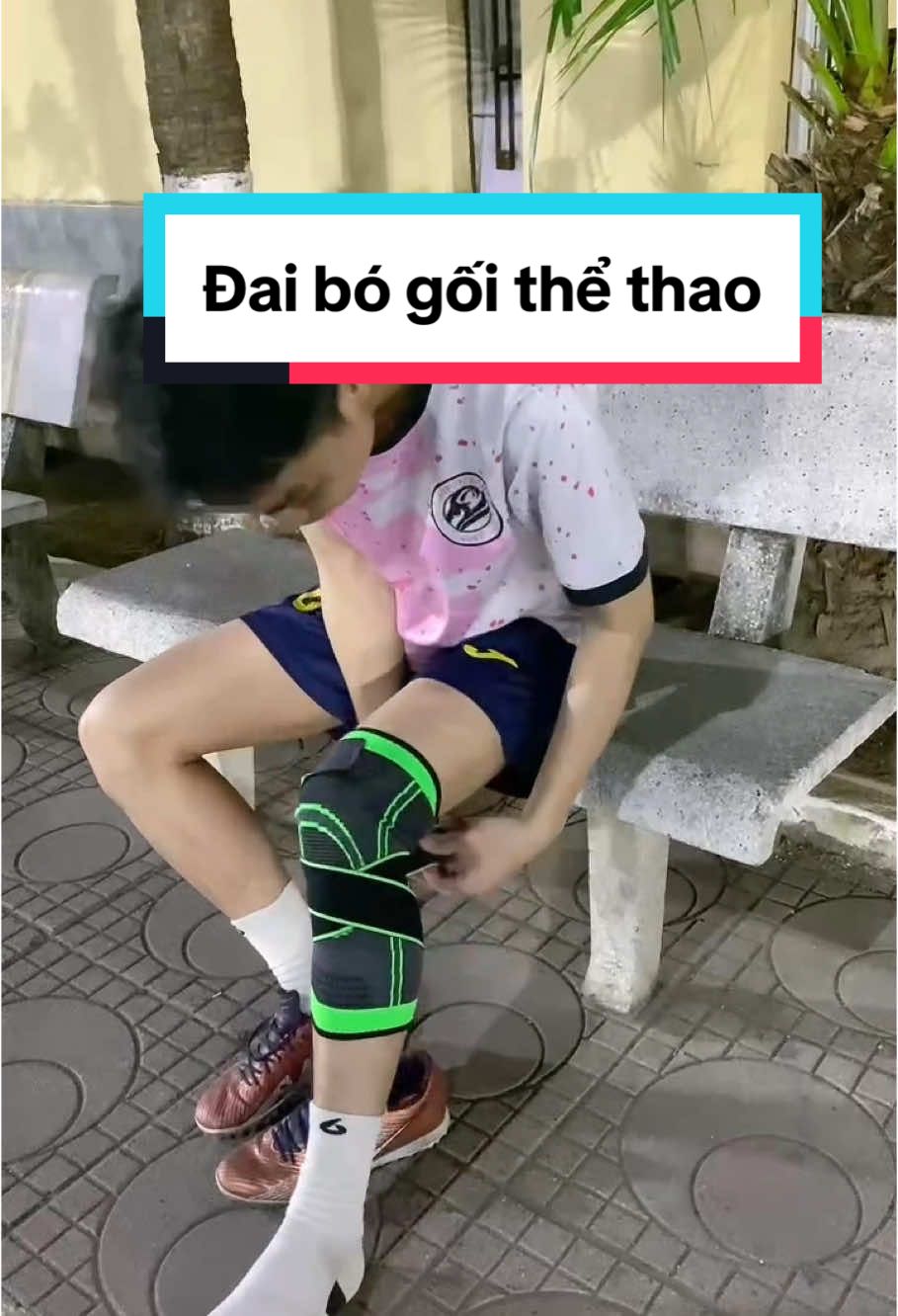 Đeo bó gối thể thao giúp bạn bảo vệ đầu gối tốt hơn. #bogoi #bogoithethao #bangbogoi #bangbaovedaugoithethao #bangbaovedaugoi #banggoidabong #banggoichan #xuhuong #fypシ #xuhuongtiktok 
