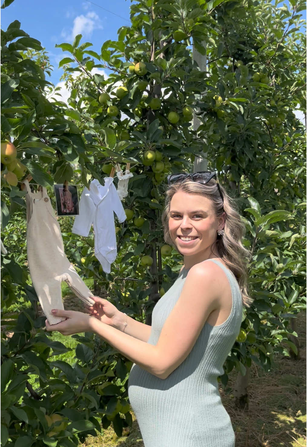 Romantic picnic among these beautiful apple trees just before baby girl arrived 🌸💕  📍Jorishoeve in Gingelom, Belgium Save this cute spot for later! 🤎 #throwback #pregnant #babygirl #dateideas #fyp 