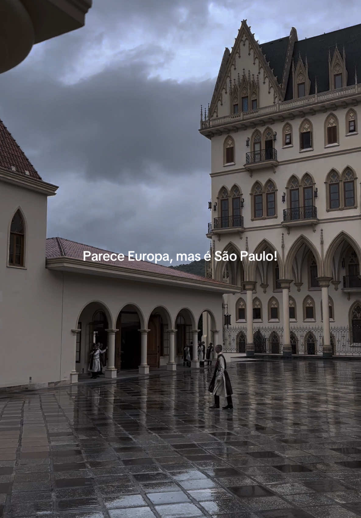 A Basílica de Nossa Senhora do Rosário - Arautos do Evangelho, sem duvidas, é um dos lugares mais bonitos que visitei na região metropolitana de São Paulo. Fica “escondida” na Serra da Cantareira, na divisa com Caieiras - SP e é possível visitar gratuitamente todos os dias, independente da sua religião. Horários: Segunda a Sexta  9h30 - 12h00 14h45 -17h30 Sábado  10h00 às 12h00 14h45 às 16h30 Domingo  8h45 às 12h00 14h45 às 16h30 📍R. Avaí, 430 - Santa Inês, Caieiras - SP, 07733-005