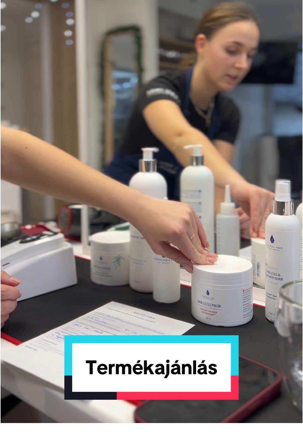 Ezeket a termékeket ajánlja Lilla a vendégének, akinek enyhén zsíros, lerakódásos a fejbőre, és enyhe hajhullással is küzd🌱💧🧴💆‍♀️ #oxygenihair #oxygenihairsalon #hajgyógyász #hajgyógyászat #hairtherapy #haircare #hajápolás #oxygentherapy #hairlosssolutions #hajhullás #hajhullásellen #hajnövesztés #haircareproducts #hajápolásitermékek #termékajánló #zsíroshaj #zsírosfejbőr #greasyscalp #greasyscalpsolution 