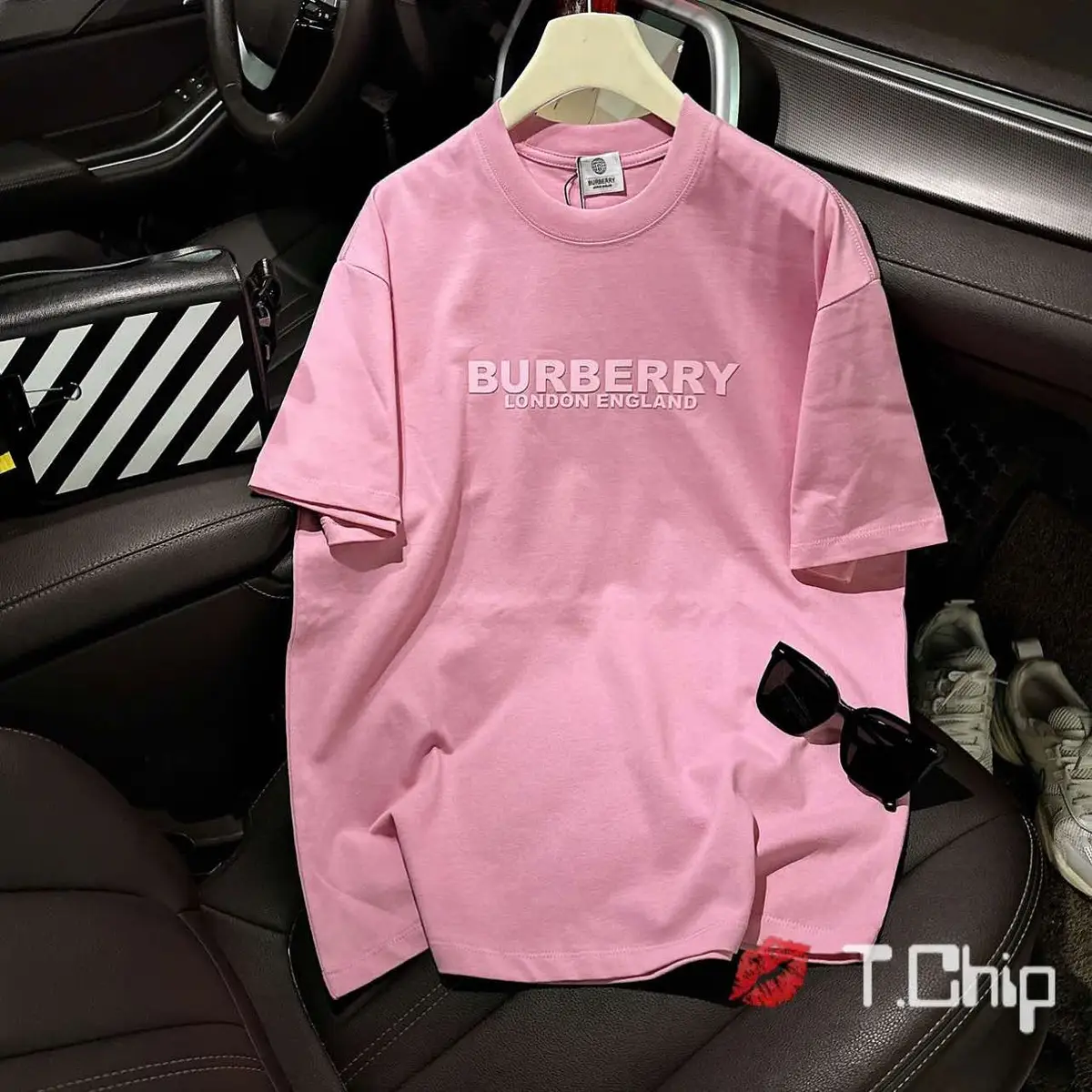 💋 Thun cộc Logo Burberry logo cao su nổi . Hàng siêu cấp chất đẹp. Fom to rộng mặc đôi thoải mái ạ.  🖤 3 màu : Đen- Trắng- Hồng 💰3️⃣8️⃣0️⃣