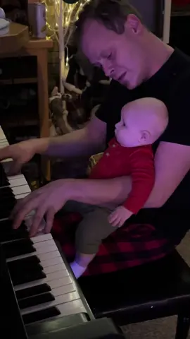 #fyp #dadfail #babyfail #fall #musica #piano #faceplant #baby #dad #fail #beautiful #reflux #foryoupage #foryourpage #fyppppppppppppppppppppppp #laugh #catch 