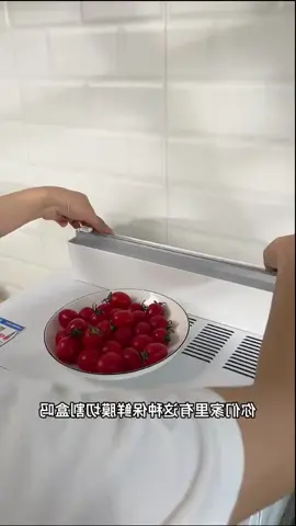 Plastic wrap cutter can make our life more convenient and better#preservative #foodstorage #foodstoragetips #foodfresh #goodthingstoshare #sourcefactory 