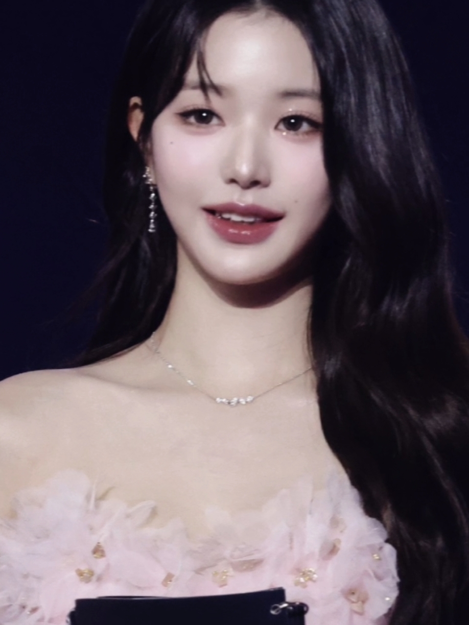 Wonyoung, kenapa kamu cantik banget?? 🥰😘 #장원영 #wonyoung #ive #jangwonyoung