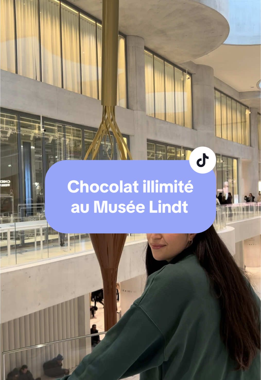 Direction Zurich, au Lindt Home of Chocolate, le musée suisse du chocolat! Amateurs de chocolat, c’est pour vous! 🍫 #voyage #voyager #chocolat #chocolatsuisse #lindt #museeduchocolat #lindthomeofchocolate #chocolatillimite #fontainedechocolat #suisse #charlieetlachocolaterie #chocolaterie #amoureuxduchocolat #voyageur #vacances #quefaireazurich #mangerduchocolat #chocolatpistache #lindor #willywonka #willywonkatiktok #thechocolatefactory #willywonkaandthechocolatefactory #charlieandthechocolatefactory 