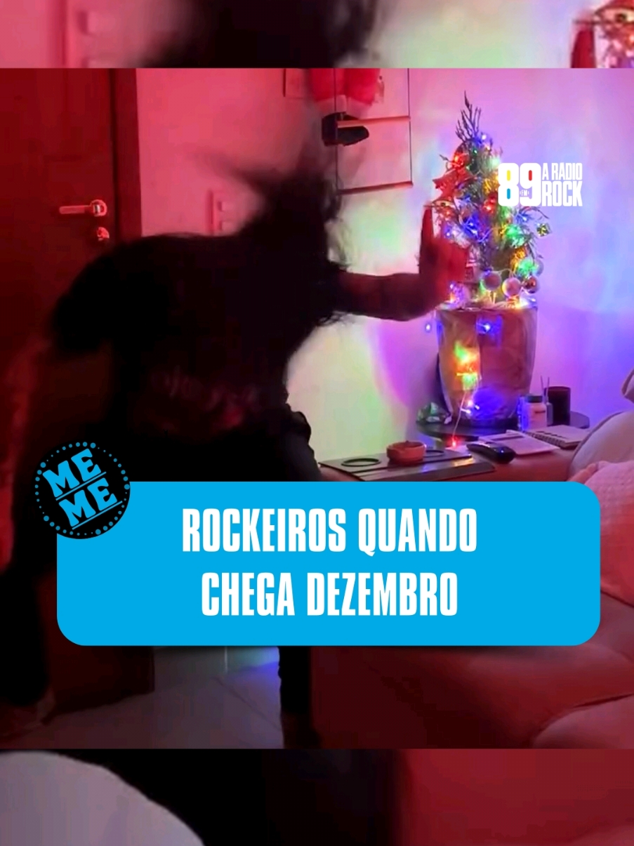 ROCKEIROS QUANDO CHEGA DEZEMBRO O importante é entrar no clima natalino, principalmente do seu próprio jeito! Créditos: @gustahill #89 #89fm #89aradiorock #89fmaradiorock #radiorock #aradiorock #rock #vivaorock 