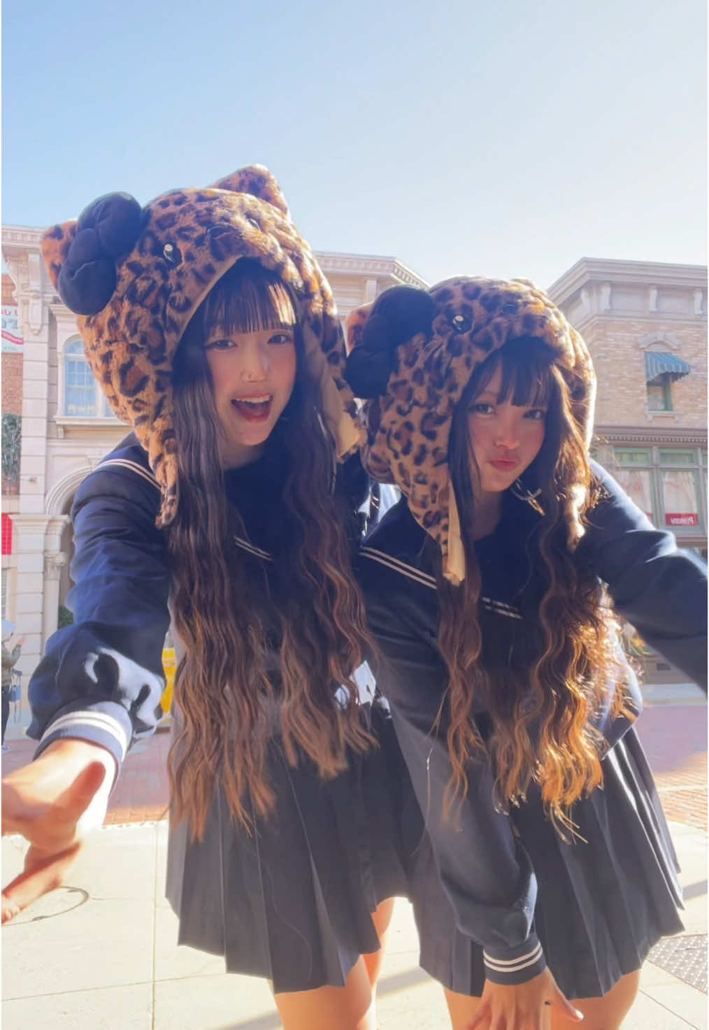 これ踊ってる人可愛いすぎて撮ってみた♪♪#06#ljk#fyp#usj#ヒョウ柄#キティーちゃん#セーラー服