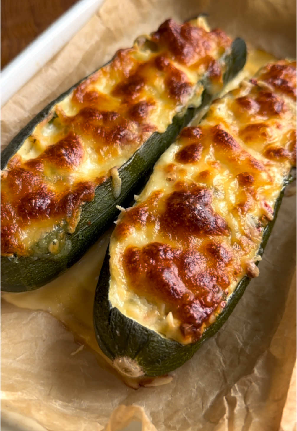 Stuffed Zucchini with Feta and Cherry Tomatoes ➡️Ingredients: * 2 medium zucchini * 1 egg * 4 cherry tomatoes, finely chopped * 50g feta cheese, diced * 2 tbsp fresh parsley, chopped * 2 tbsp zucchini flesh (reserved from hollowing out) * 4 tbsp mozzarella, grated * Salt, to taste * Pepper, to taste * Chili flakes, to taste ❤️ Full recipe via  𝐋𝐢𝐧𝐤 𝐢𝐧 𝐦𝐲 𝐁𝐢𝐨 or at 𝐞𝐬𝐬𝐞𝐧𝐩𝐚𝐫𝐚𝐝𝐢𝐞𝐬.𝐜𝐨𝐦 #stuffedzucchini #zucchinirecipes 